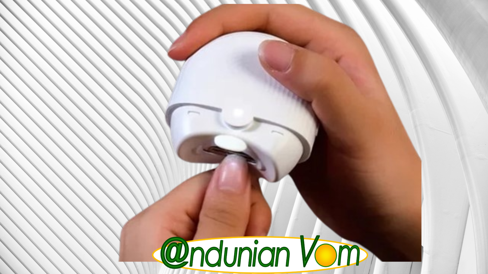 TAILLES-ONGLES ELECTRIQUE–HYGIENE SANS EFFORT™ PRECIS ET RAPIDE